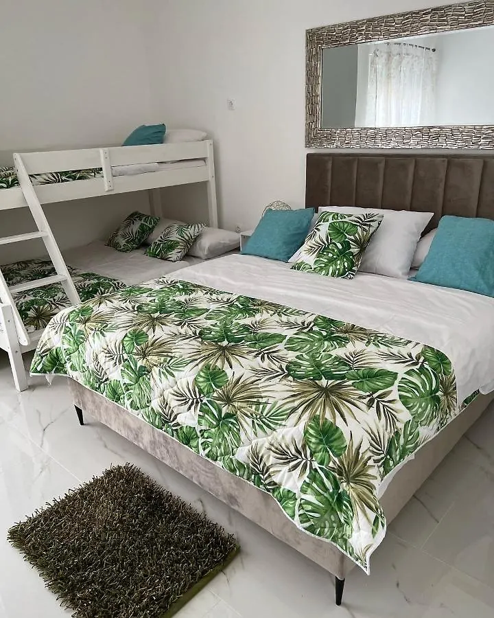 Apartment Julija Donji Okrug  Croatia