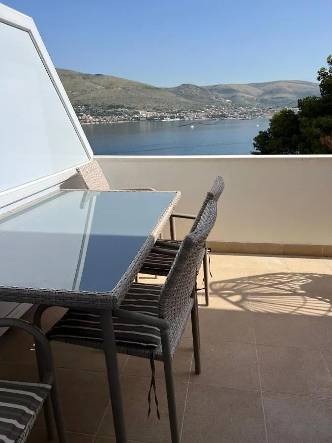 Apartment Julija Donji Okrug  Croatia